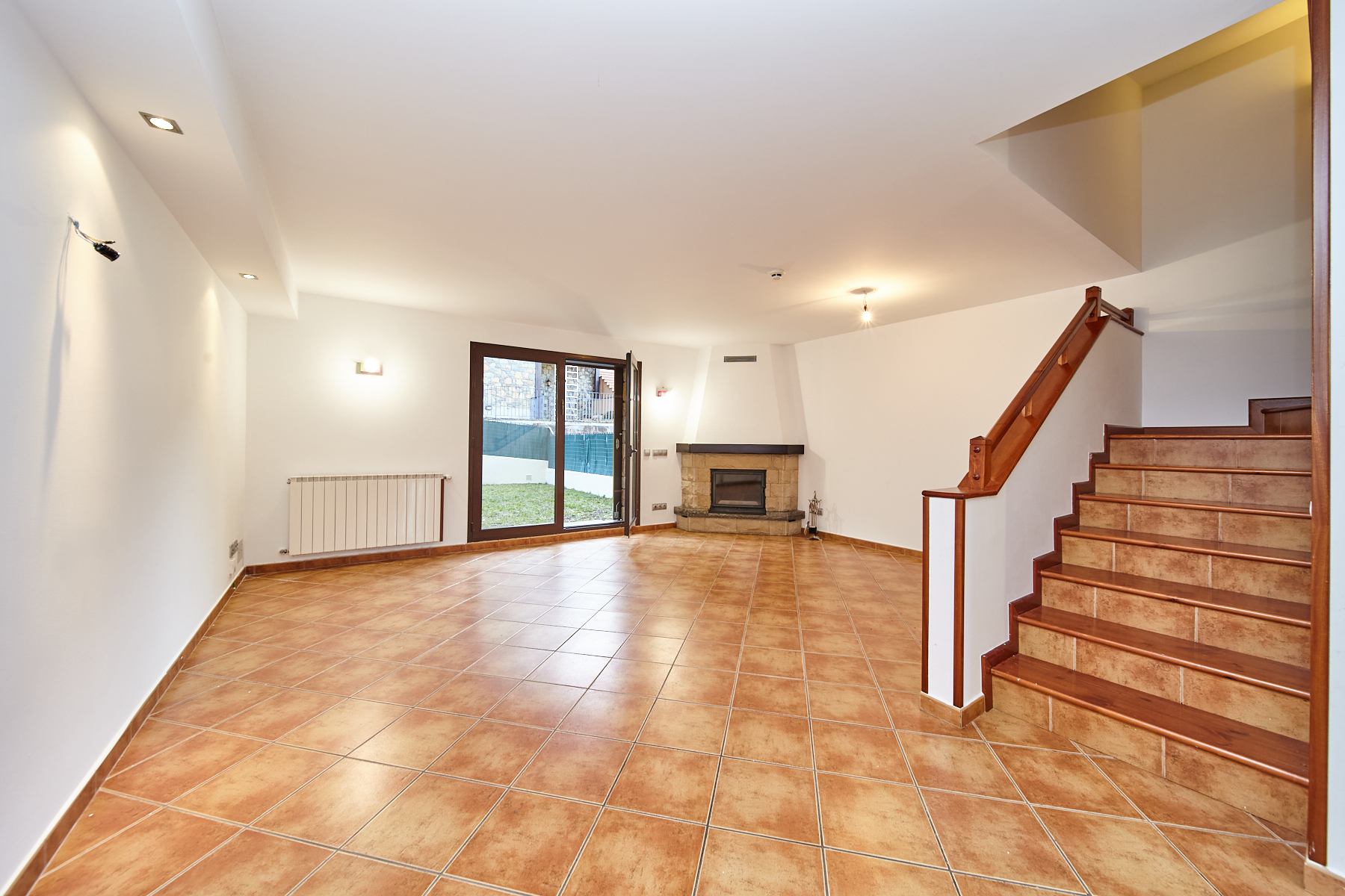 Casa adossada en venda a Aixirivall, 4 habitacions, 380 metres
