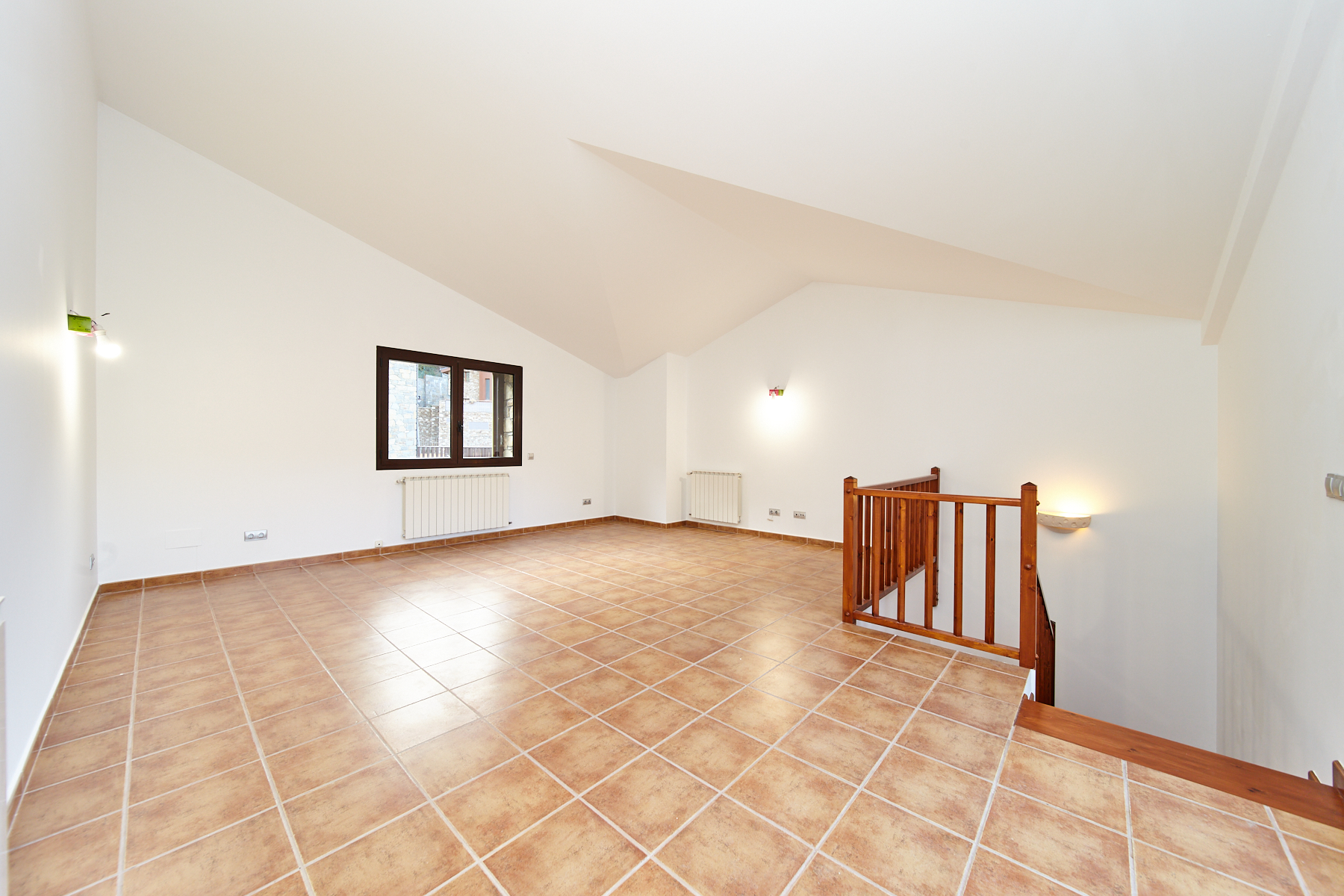 Casa adossada en venda a Aixirivall, 4 habitacions, 380 metres