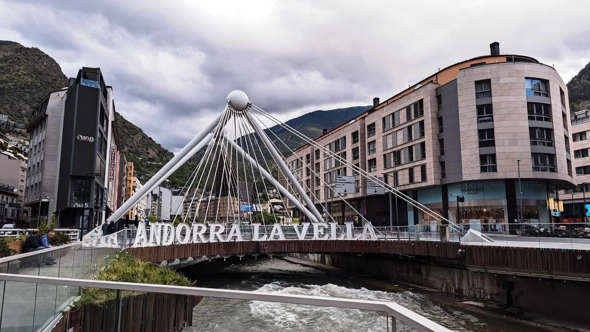 Vista d'Andorra la Vella, la capital del Principat d'Andorra